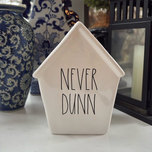 Rae Dunn “Never Dunn” Piggy Bank and “Dream Big” sign never used - Picture 2 of 7